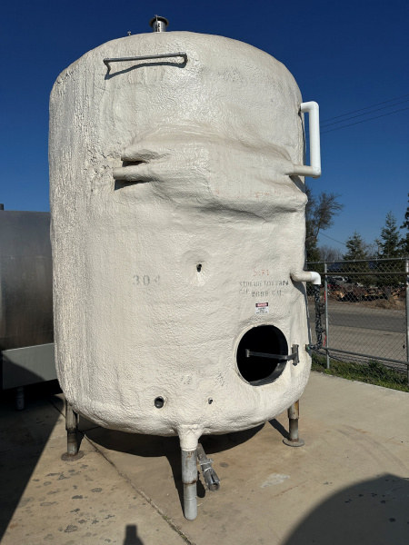 2,500 gallon stainless steel tank